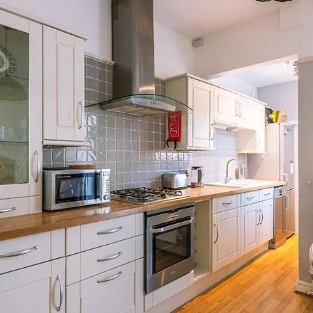 15 Brownlow Street * York