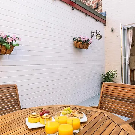 15 Brownlow Street Holiday home