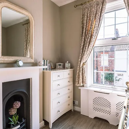 15 Brownlow Street * York