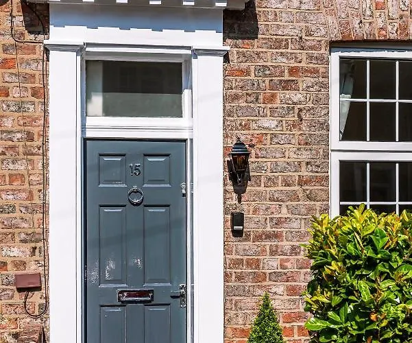 15 Brownlow Street *