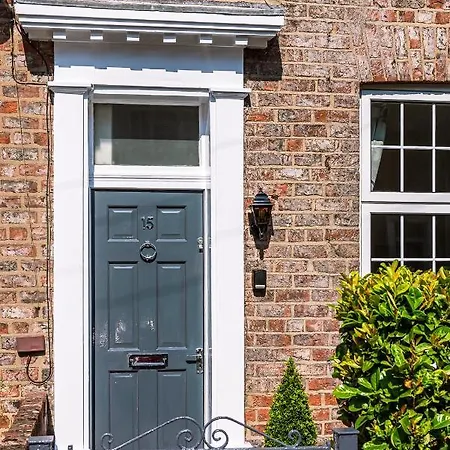 15 Brownlow Street *