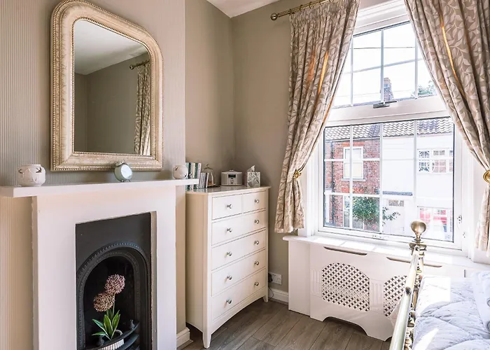 15 Brownlow Street * Йорк