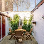 Holiday home 15 Brownlow Street