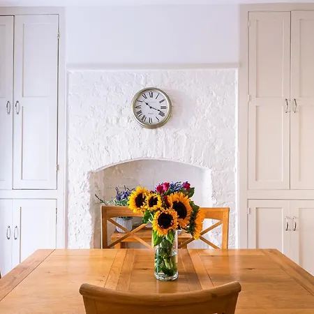 15 Brownlow Street * יורק